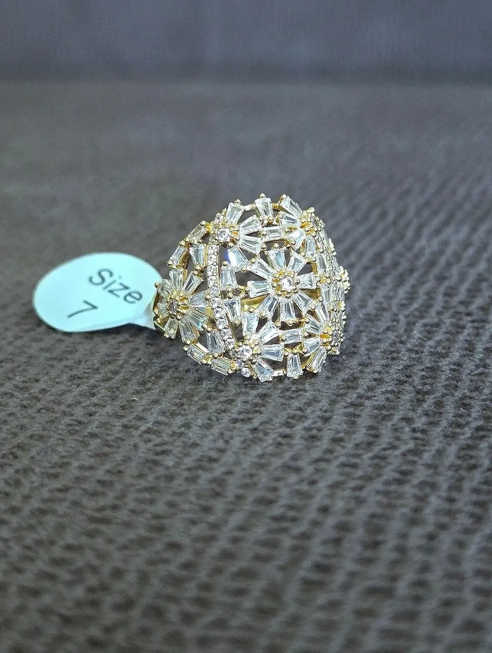 Rachel Zoe Gold💛 Floral🌼 Dome Ring💍 - NWT